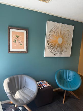 Sanderum Centre, 30A Upper High Street, Thame, Office To Let - Breakout space  Waiting area.jpg
