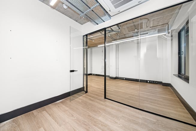 1st Floor, 6 Princes Street, London, Office To Let - IMG_1442.jpg