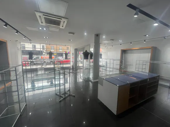 59-61 The Broadway, Leigh-on-Sea, Retail To Let - 824801e2de9242538cefc1a9b7ea65fa.jpg