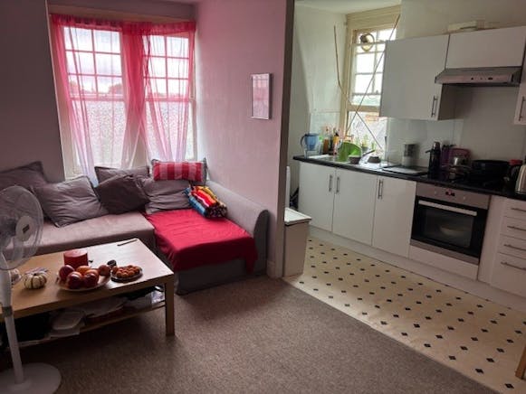 Broadway Parade, London, Investment / Leisure For Sale - 11.jpg