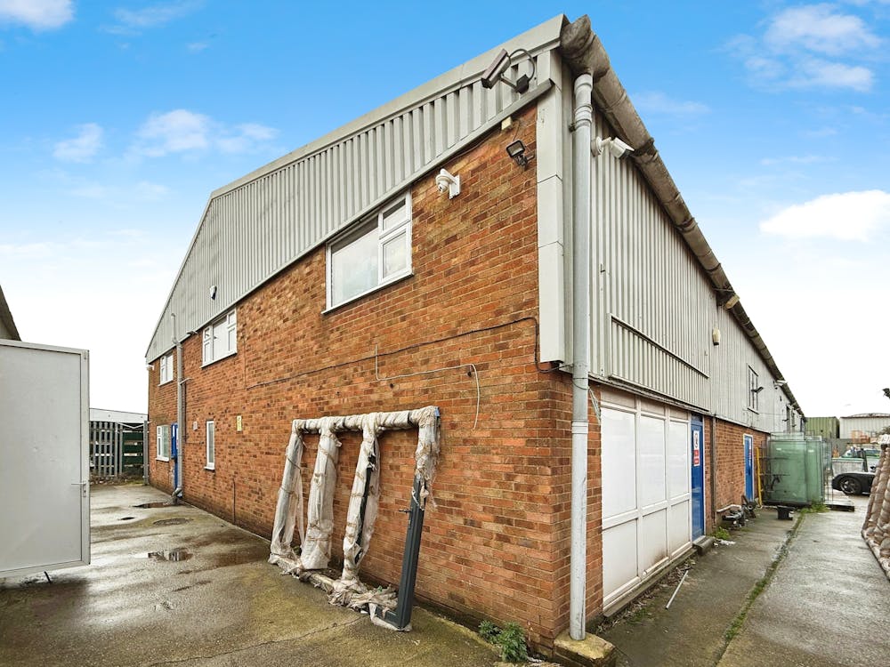 Unit 12, Sandhurst - e2e27e8f-WhatsApp 20Image 202026-02-02 20at 2016.58.34 20 281 29.jpeg