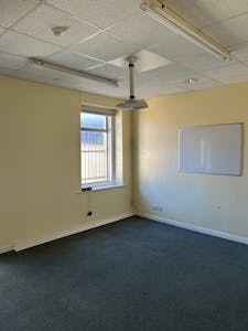 19-23 Cardiff Road, Taffs Well, Office To Let - Internal 2.jpg