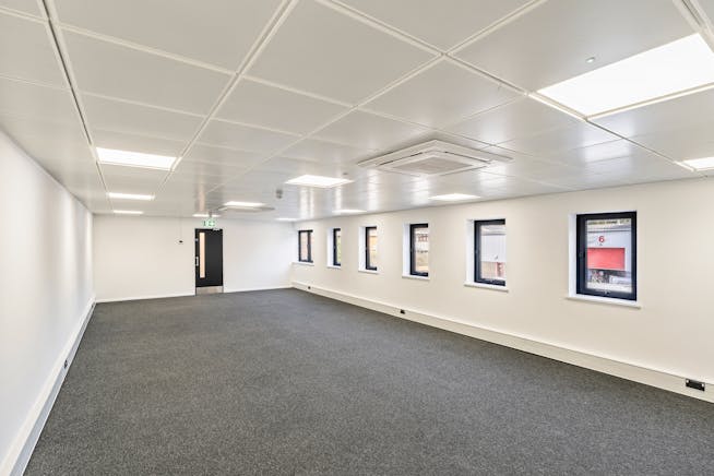 Units 3 & 4 Bracknell Business Centre, Downmill Road, Bracknell, Warehouse & Industrial To Let - DSC07396.jpg