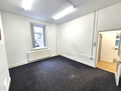 6 Howard Street, Glossop, Office To Let - 20260602_162041.jpg