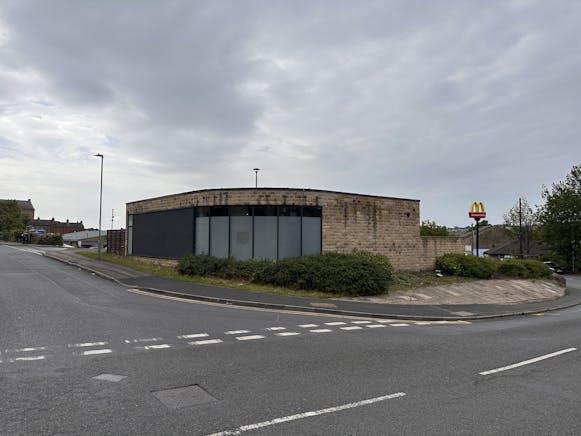 4 Northgate Centre, Heckmondwike, Retail / Retail Lease Assignment - 20250724_083528692_iOS.jpg