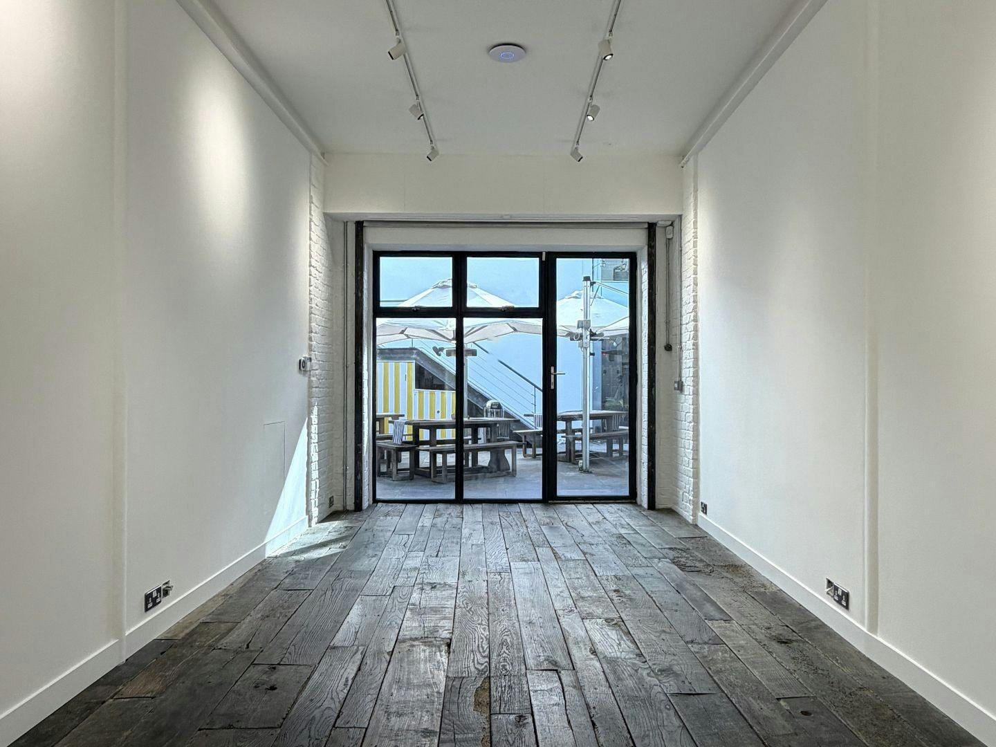 Worlds End Studios, 132-134 Lots Road, Chelsea, Office To Let - 5.jpg