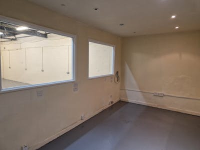 Unit 4, Stockport, Industrial/Logistics To Let - 20240523_100143.jpg