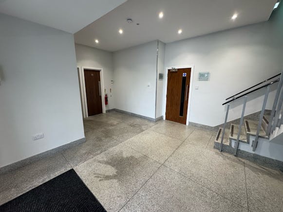Suite 3 Progress House, 39-41 Progress Road, Leigh-on-Sea, Office To Let - WhatsApp Image 2025-04-09 at 11.25.32_bf2d4bd6.jpg