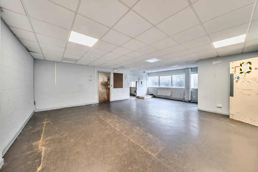 12 Smeaton Close, Aylesbury, Industrial / Warehouse To Let - 1509088 (5).jpg
