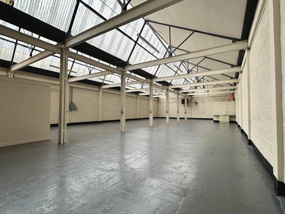 Unit 10g Britannia Estate, Luton, Industrial To Let - 2.JPG