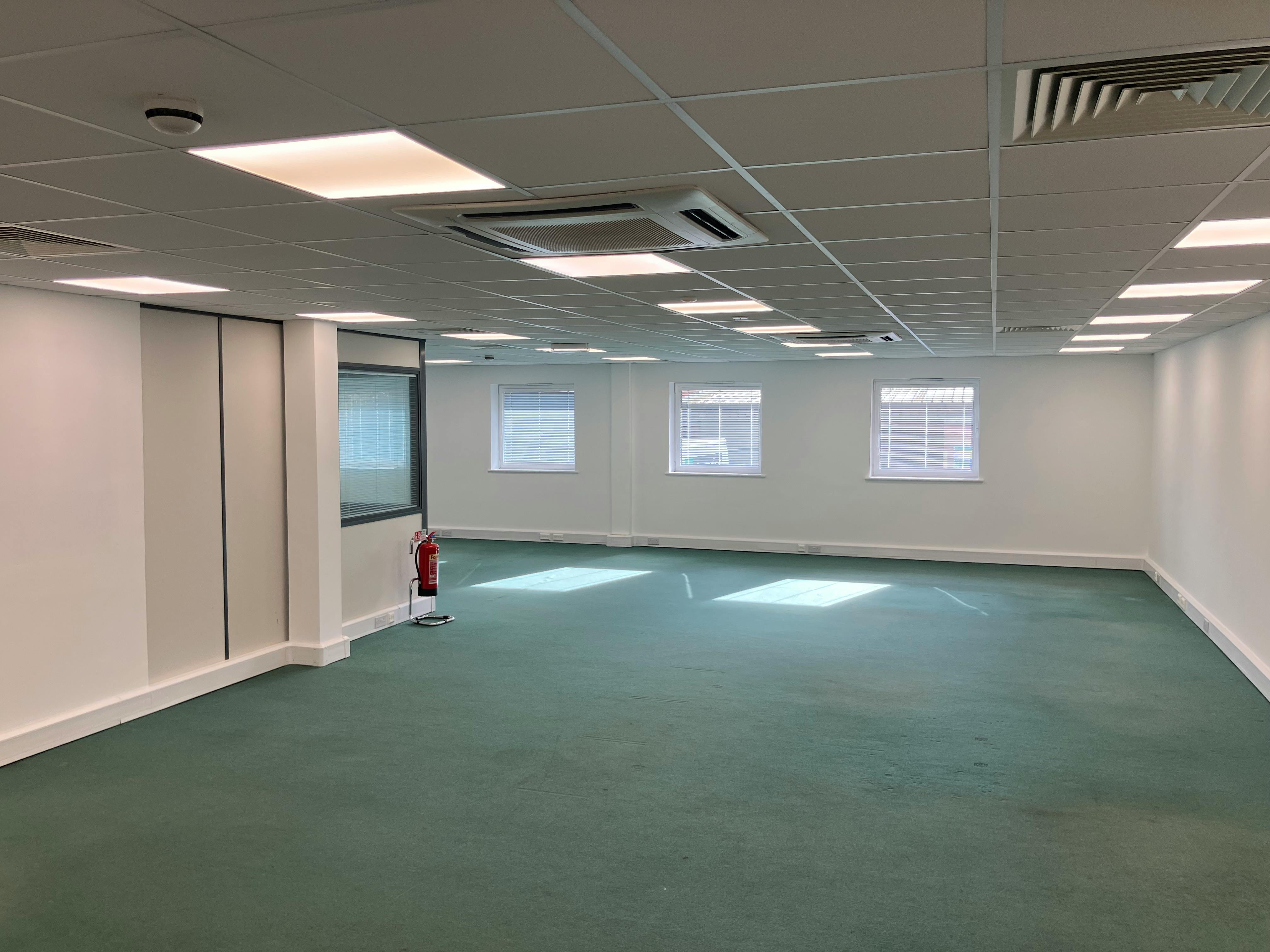 Office in Winchester - photo 2