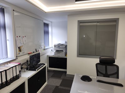 William Street, Hyde, Industrial/Logistics / Office To Let - 20231012_111942.jpg