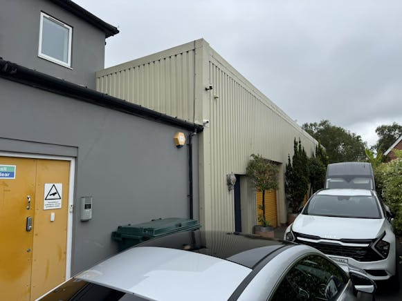 46 Station Road, Chertsey, Industrial / Warehouse To Let - IMG_4715.JPEG