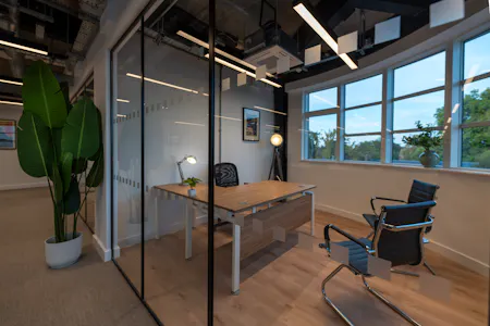 Ealing Studios, London, Office To Let - EALING_6994_I-BLOCK-OFFICE-END-04.jpg