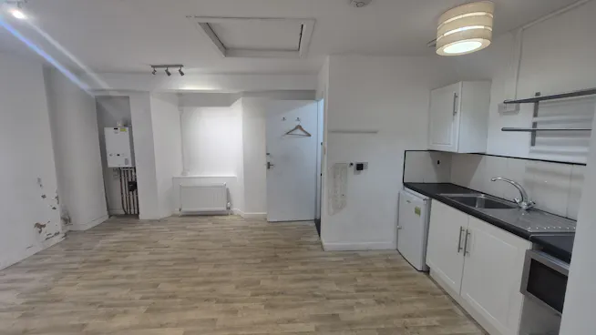 701 Cathcart Road, Glasgow, Retail To Let - 20260820_125107.jpg