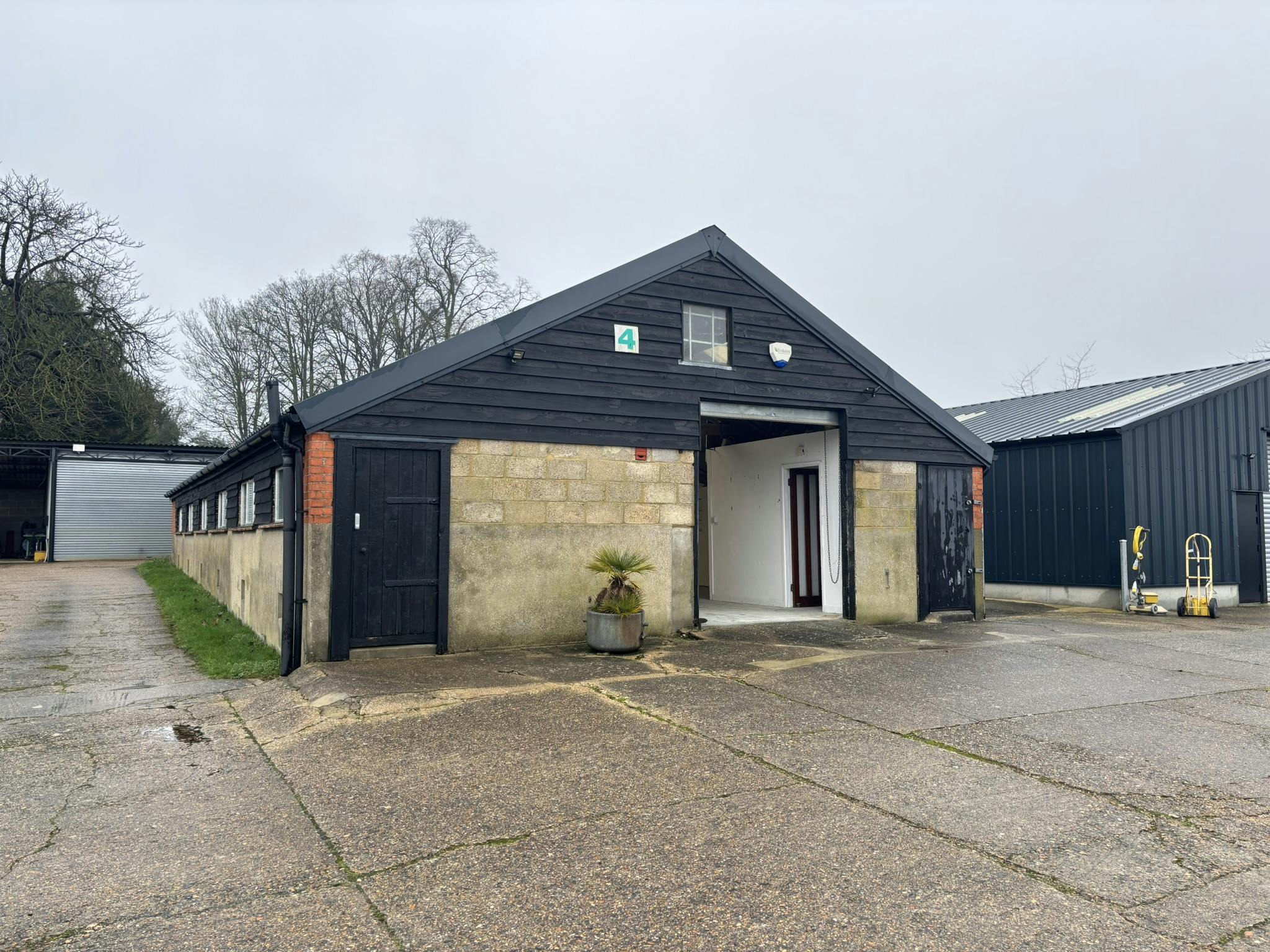 4 Pinkneys Farm, Maidenhead, Industrial To Let - IMG_7269.JPEG