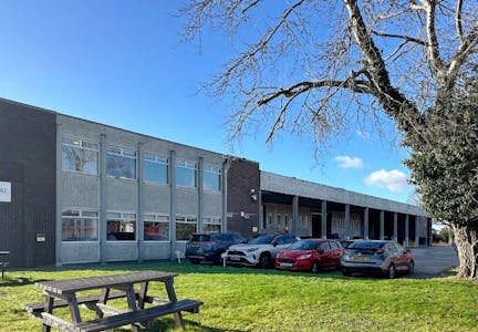 448 Basingstoke Road, Reading, Reading, Industrial/Logistics / Trade Counter / Industrial / Warehouse For Sale - 2580135a360fcb7263dbbecfb9f5b898externalphoto1.jpg