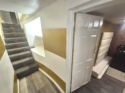 515 Buxton Road, Stockport, Retail To Let - 20250902_141804.jpg