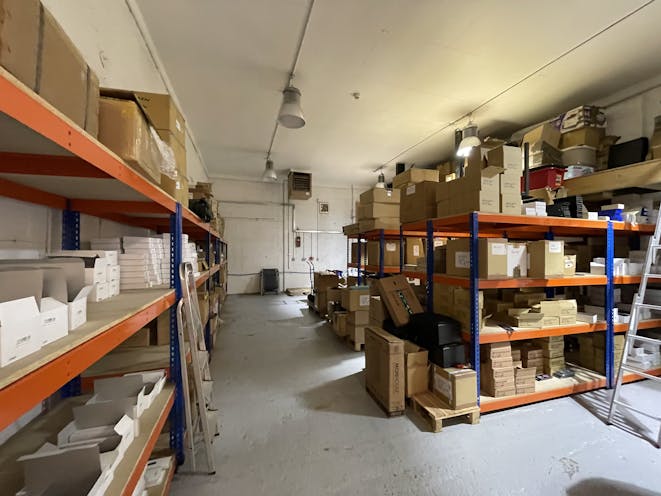 Unit 4 Bridge Works, Leatherhead, Warehouse & Industrial To Let - IMG_4902.jpg