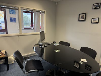 32 The Metro Centre, Watford, Office For Sale - IMG_4856.jpg