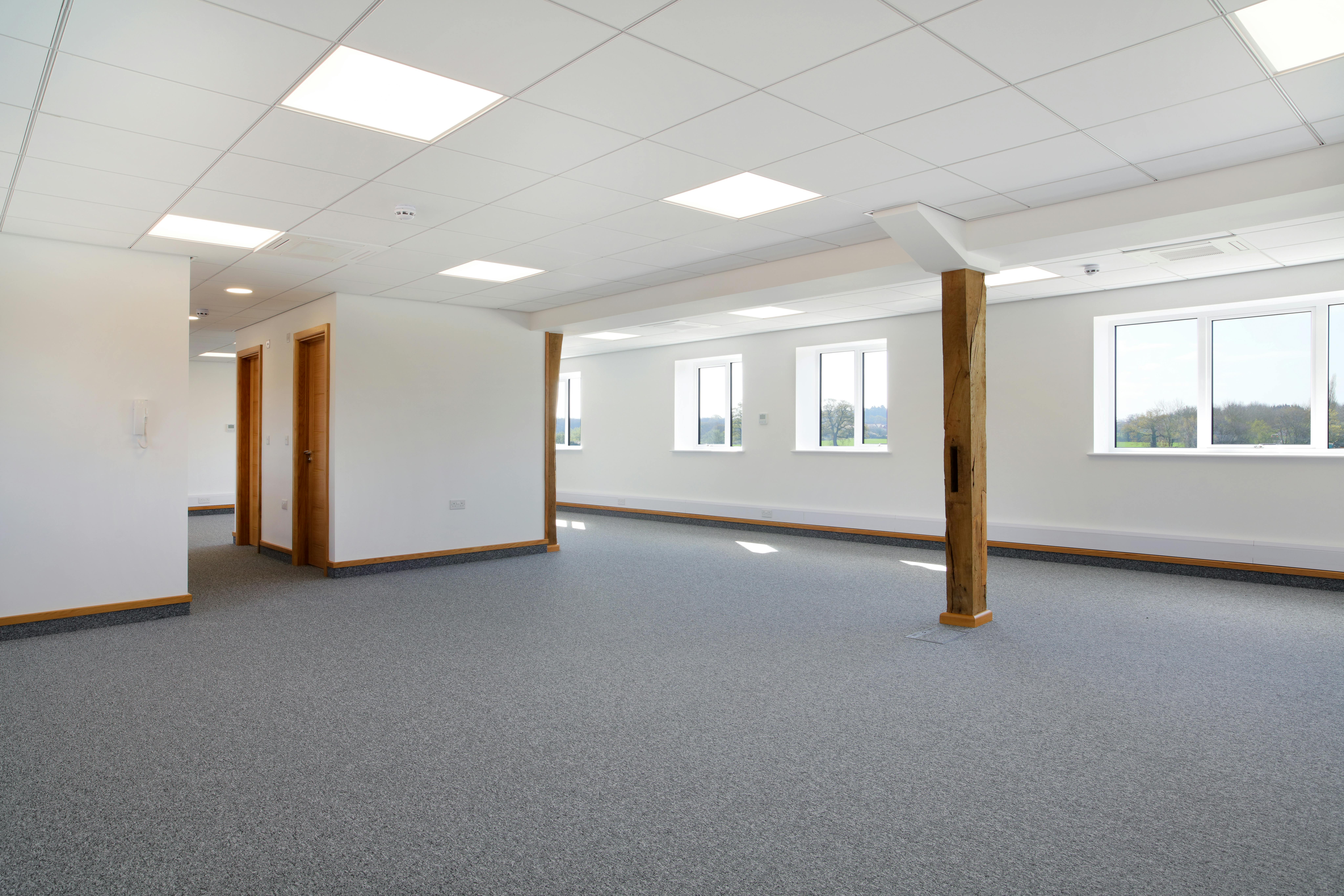 Office in Wokingham - photo 3