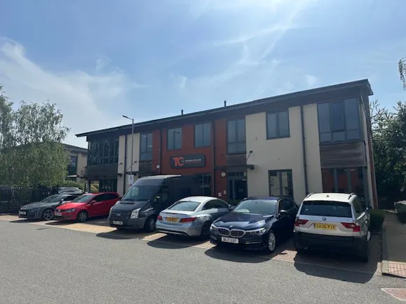 29 High View Close, Leicester To Let - 4.jpg