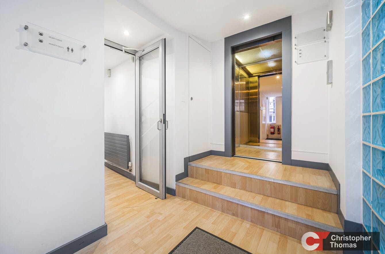 119-120 High Street, Eton, Office To Let - Entrance  Lift.jpg