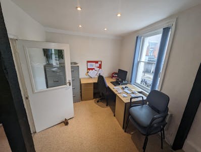 206-208 High Street, Guildford Surrey, Office To Let - PXL_20231002_090910659MP.jpg