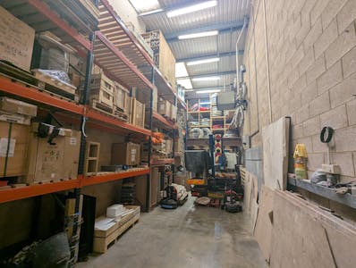 Unit 12, Chesham, Industrial To Let - PXL_20260506_100623273.jpg
