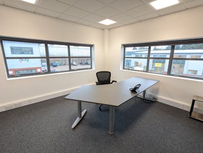Unit 3, Borehamwood, Office To Let - PXL_20251127_131613006.jpg
