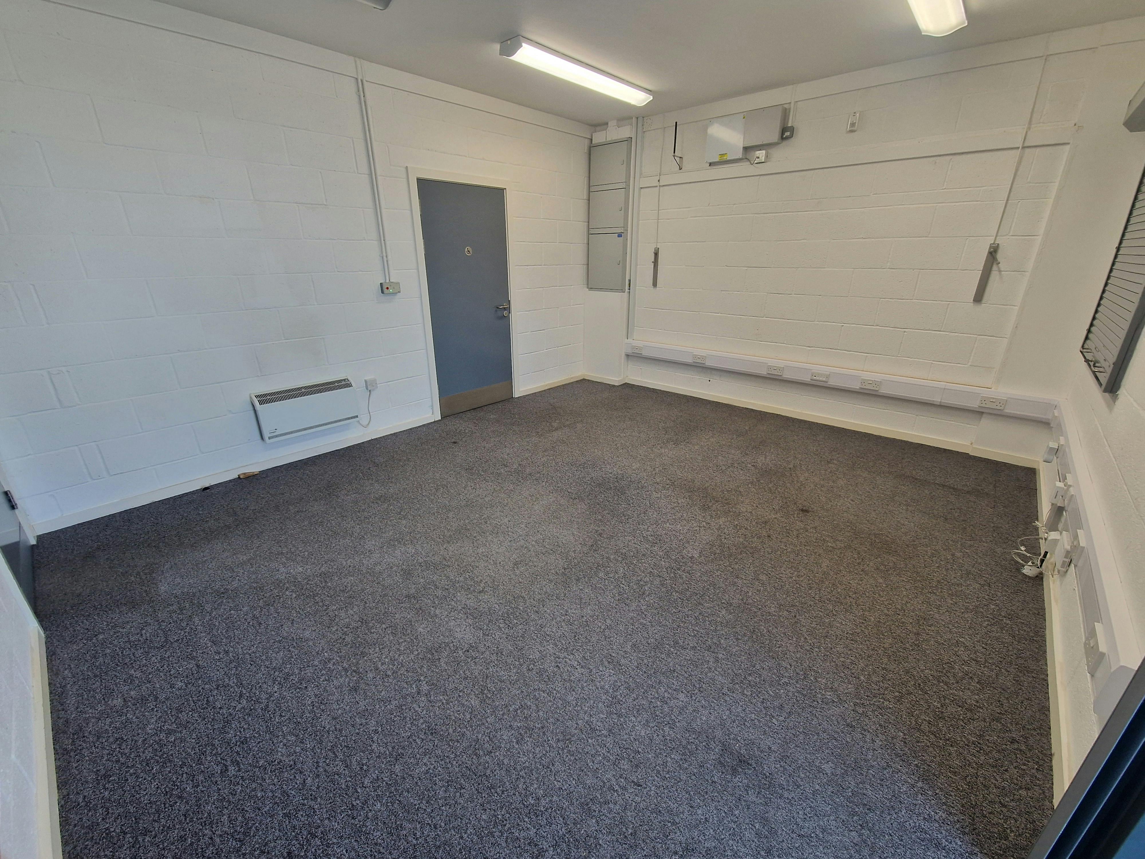 Industrial Unit in Portsmouth - photo 2