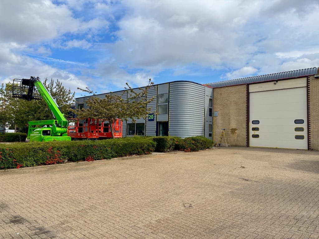 20 Plover Close NEWPORT PAGNELL Sept 25