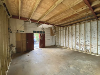 Victorian Garage, R/o 72 New Bedford Road, Luton, Distribution / Distribution Warehouse / Industrial / Industrial/Logistics / Industrial / Manufacturing / Industrial / Storage / Light Industrial To Let - 4.JPG