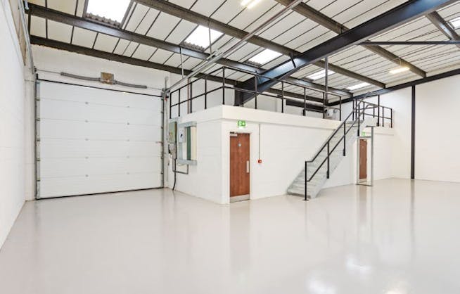 Unit 24 Barwell Business Park, Leatherhead Road, Chessington, Industrial To Let - Unit 24 Barwell 4.jpg