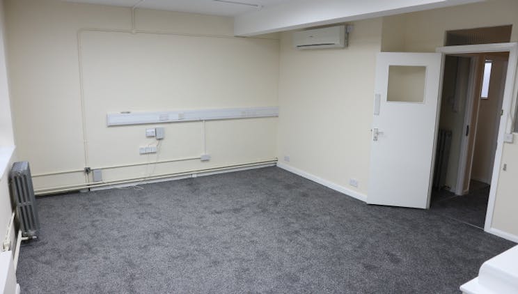 Unit 51 Milford Trading Estate, Reading, Industrial / Warehouse To Let - Milford Road Trading Estate Unit 51 Interior 5.JPG