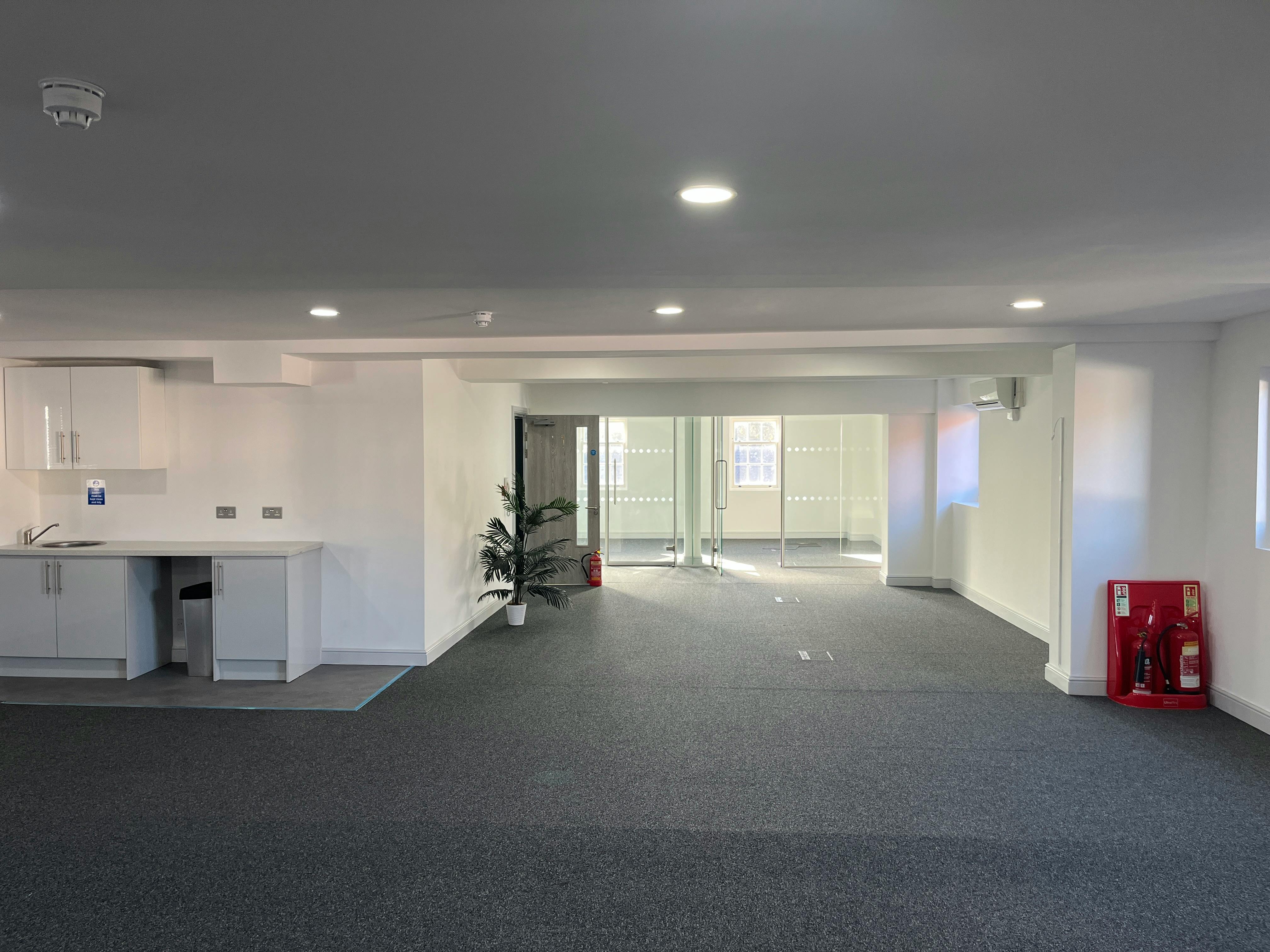 Second Floor Offices, 79-81 High Street, Marlow, Offices To Let - 20251104_133438086_iOS.jpg