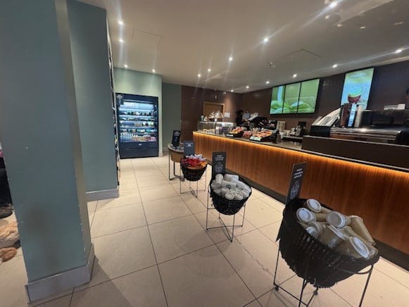 14 Market Place, Abingdon, Offices / Retail To Let - Coffee Bar (2).jpg