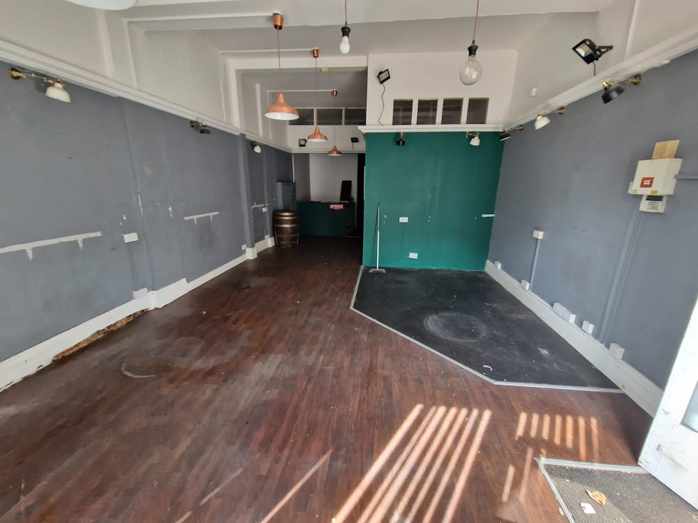 69 Hamlet Court Road - pic3.jpeg