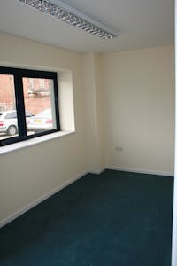 Unit 24 Vale Industrial Centre, Aylesbury, Industrial / Trade Counter / Warehouse / Workshops To Let - Photo 4