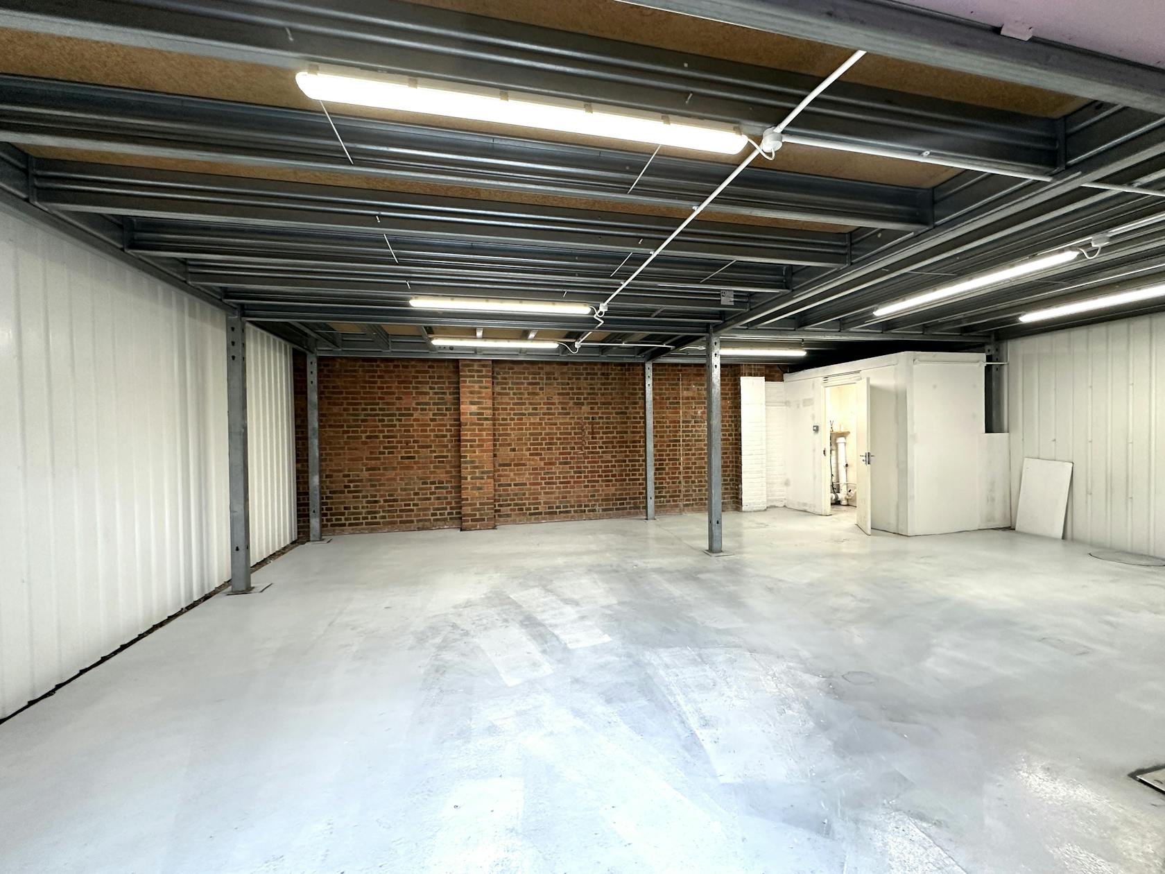 Arches 20 - 24 Hartland Road, Camden, Industrial / Offices To Let - 20250221_115458462_iOS.jpg