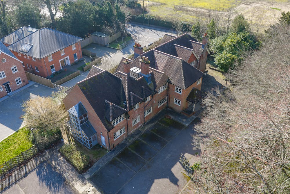 Four Chimneys, Winton Close - 11-Four_Chimneys_Winton_Close_SO22.jpg