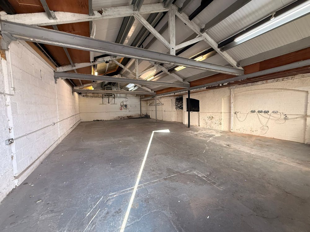 Unit 22A Ravenswood Industrial Estate, London, Industrial To Let - WhatsApp Image 20251114 at 155349_b513601b.jpg