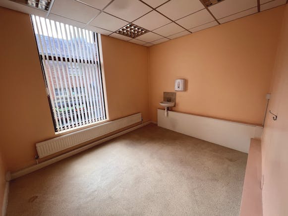 10-12 Wellington Street, Luton, Office / Other To Let - IMG_4647.JPEG