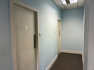 24 Payne Street, Glasgow, Office To Let - Toilets Hall