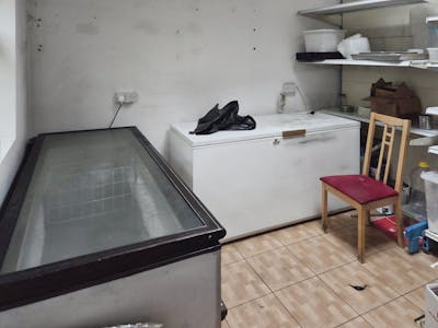 146 Sutton Road, Southend-on-Sea, Residential Flat / Retail To Let - b5da5107-WhatsApp 20Image 202026-02-02 20at 2016.33.58.jpeg