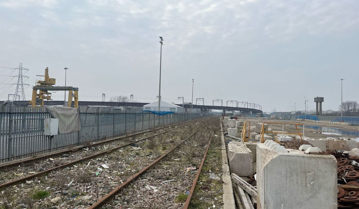 Industrial Unit in Barking - photo 4