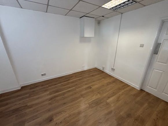 Unit 4 Enterprise Centre, Basingstoke, Industrial To Let - Ent4Picture124092025.jpg