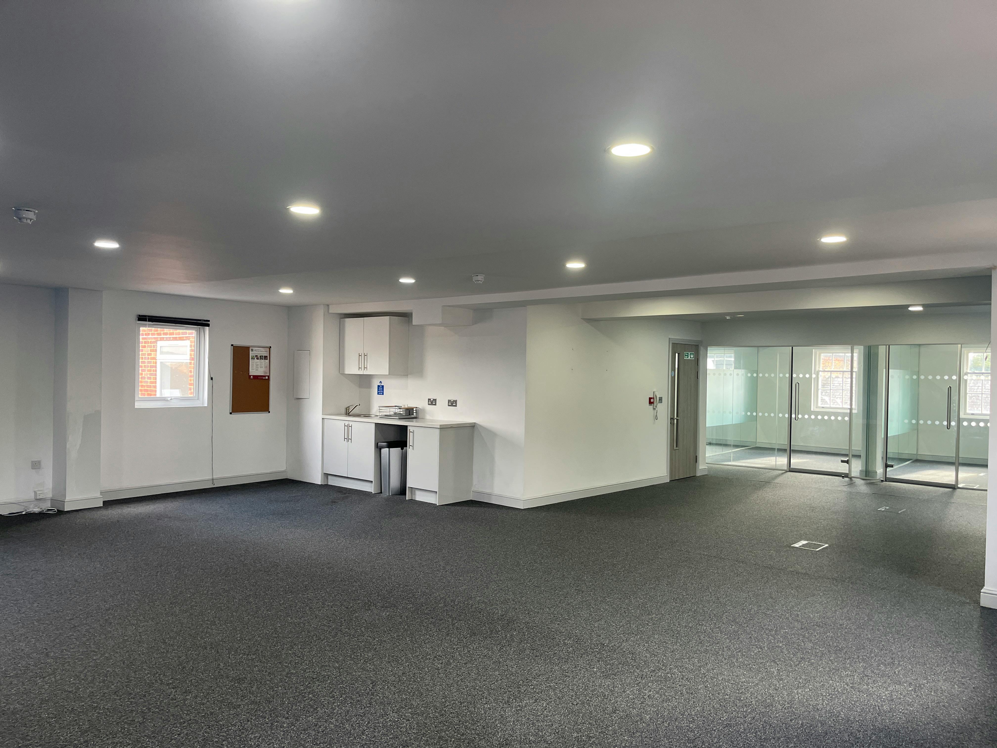 Second Floor Offices, 79-81 High Street, Marlow, Offices To Let - 20250902_154031037_iOS.jpg