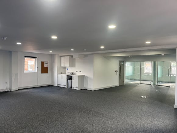 Second Floor Offices, 79-81 High Street, Marlow, Offices To Let - 20250902_154031037_iOS.jpg