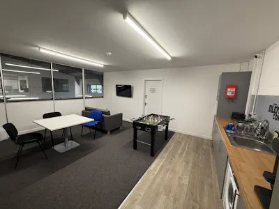 Unit 8, Brookside, Southend-on-Sea, Industrial / Office To Let - kitchen